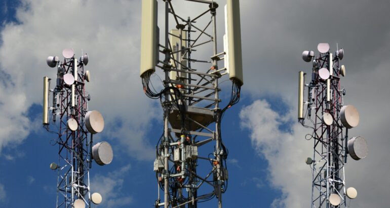 Global Telecom Trends in 2025: From Cloud PBX to Hyperlocal Voice